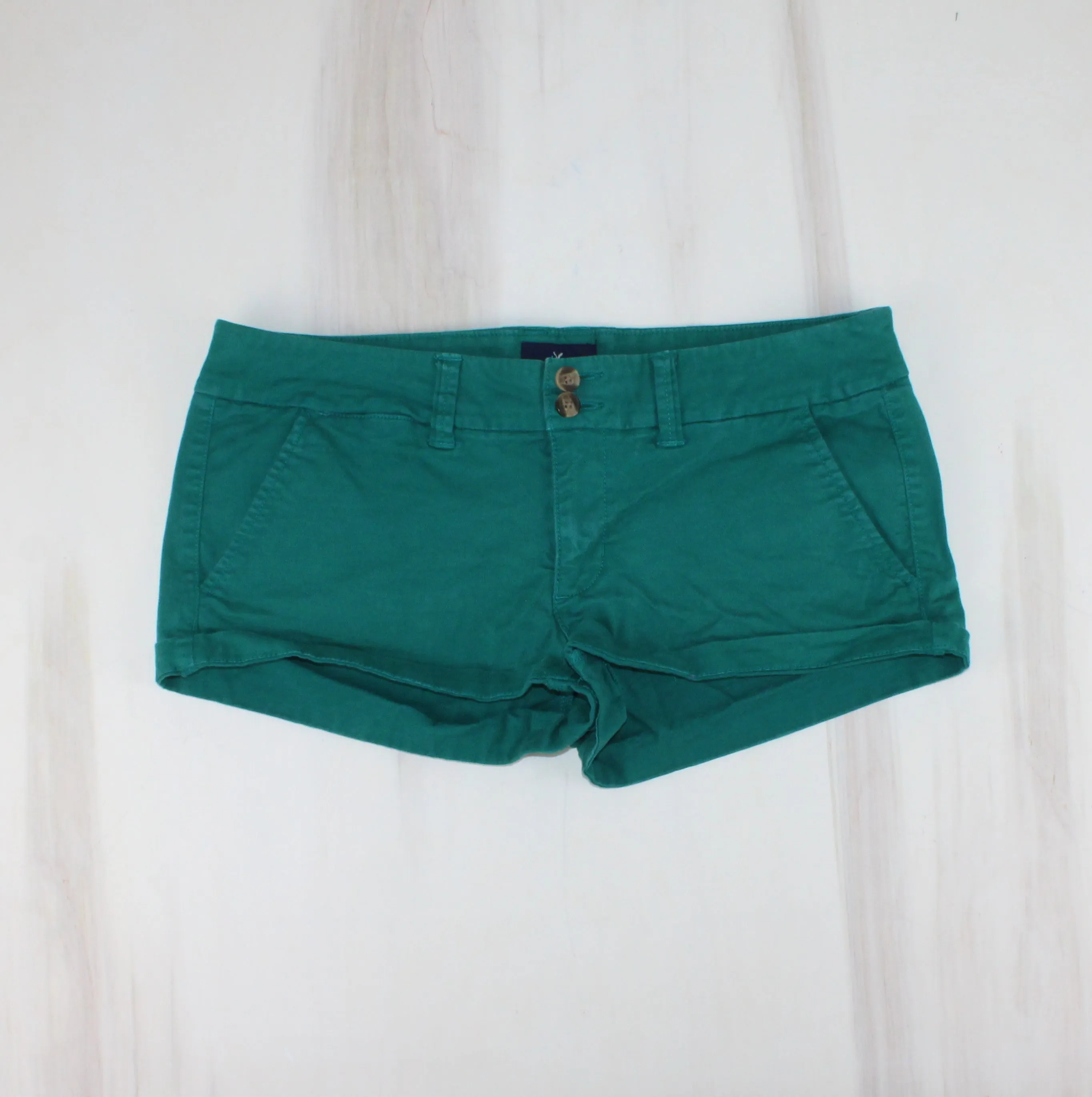 AMERICAN EAGLE GREEN SHORTS LADIES SIZE 8 EUC