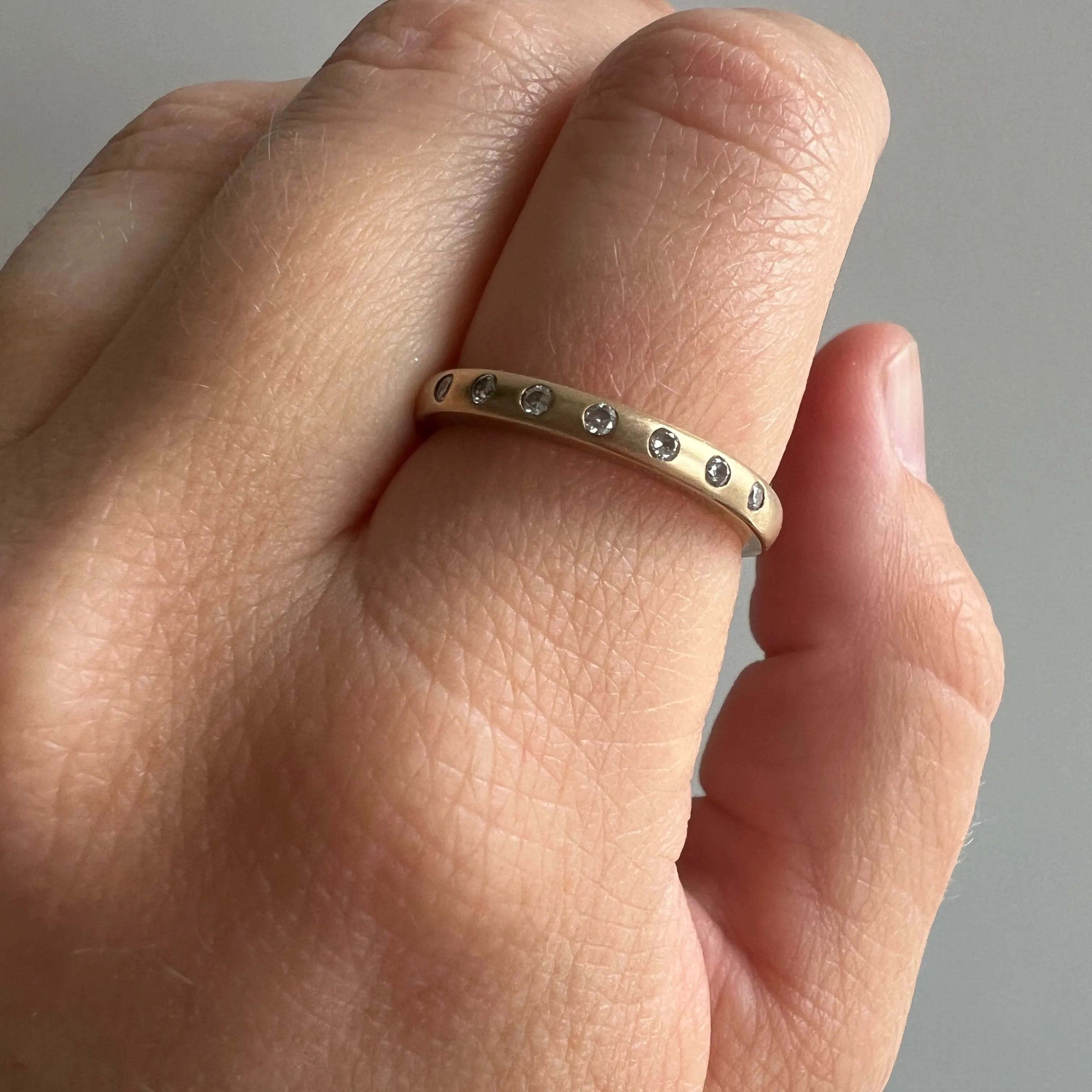 P R E - L O V E D // lucky stars / 10k yellow gold and diamond etoile flush set band / size 7