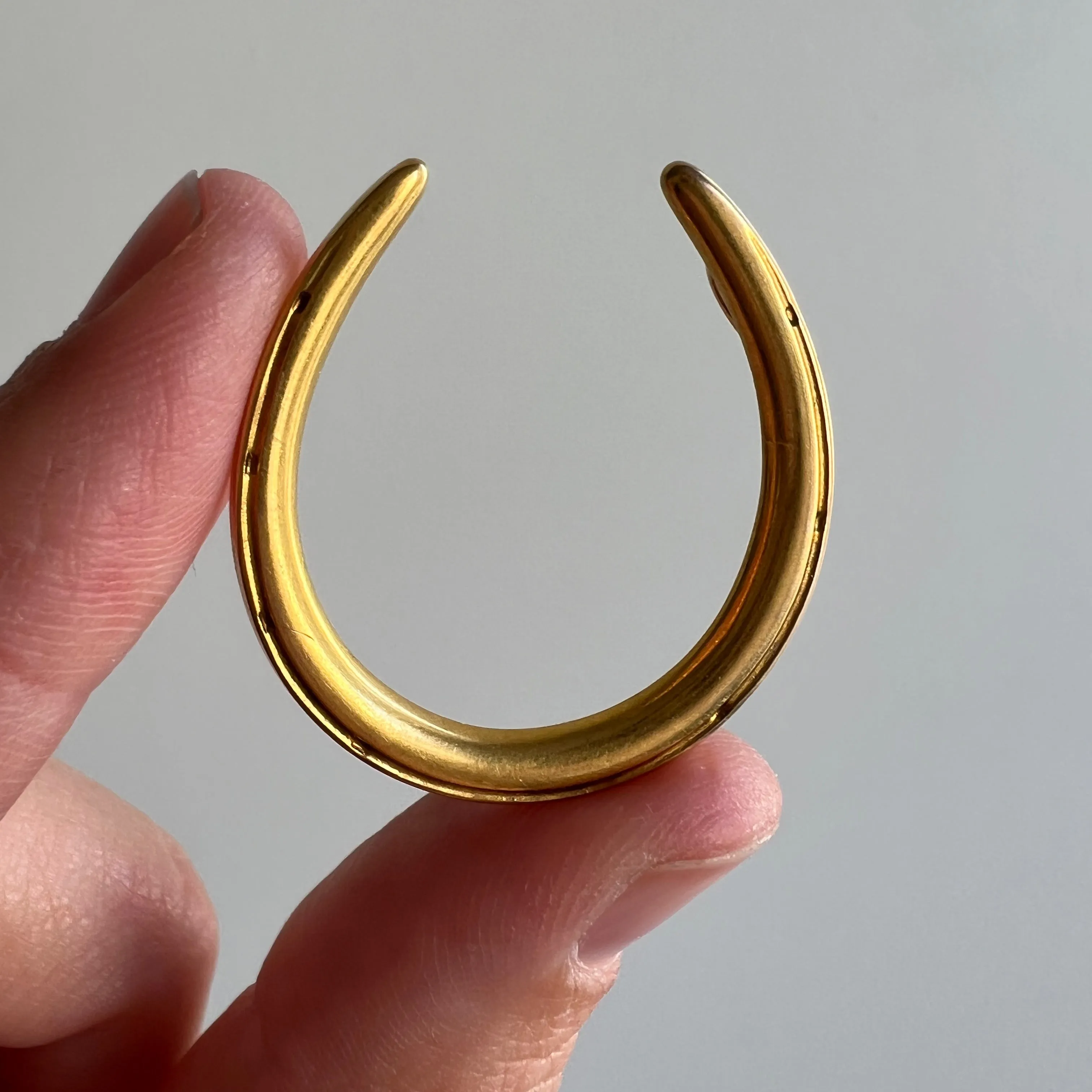 reimagined A N T I Q U E // golden luck / 10k yellow gold lucky horseshoe / a hidden bail pendant