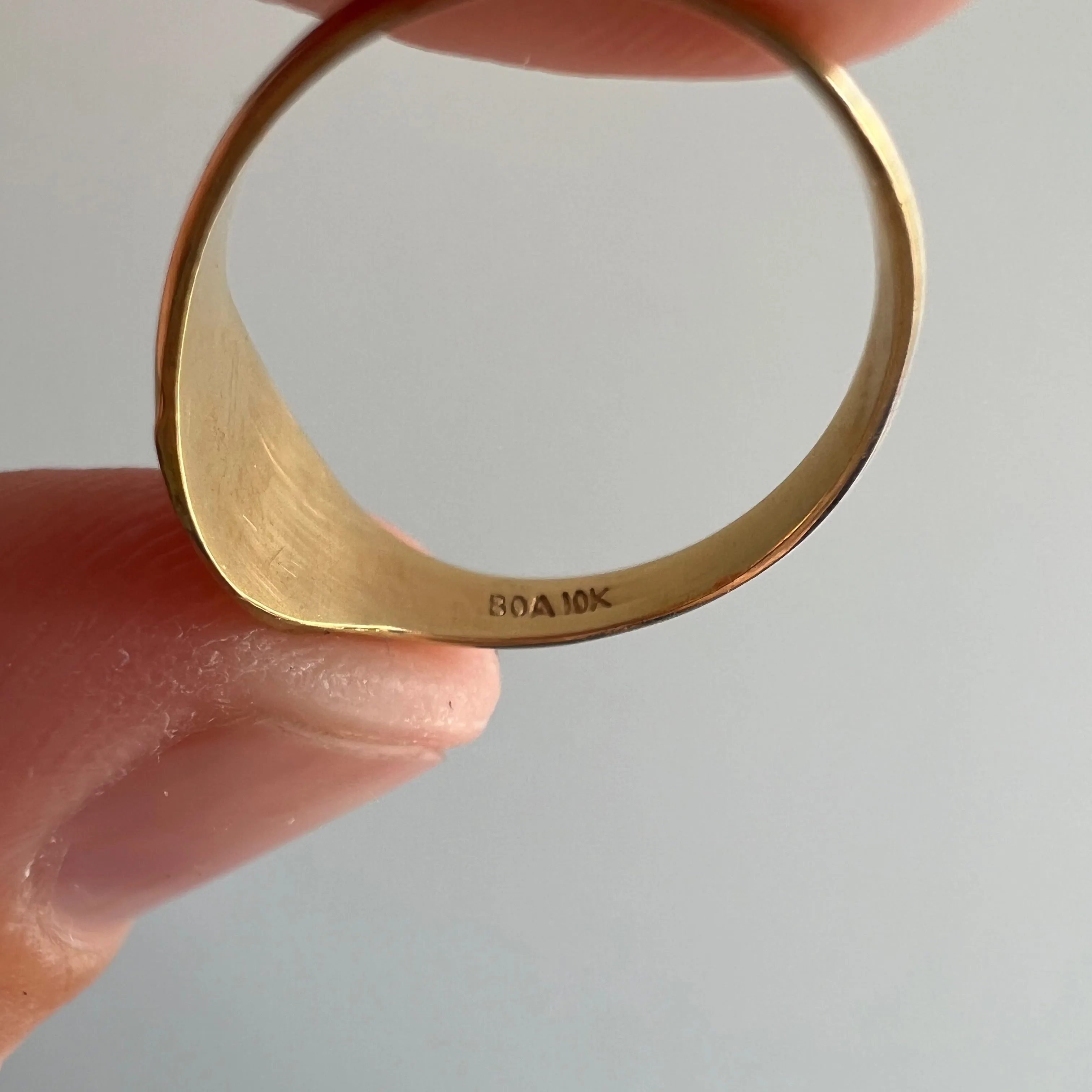 V I N T A G E // for a baby sized R finger/ 10k BDA letter R signet ring / just shy of size 2.5