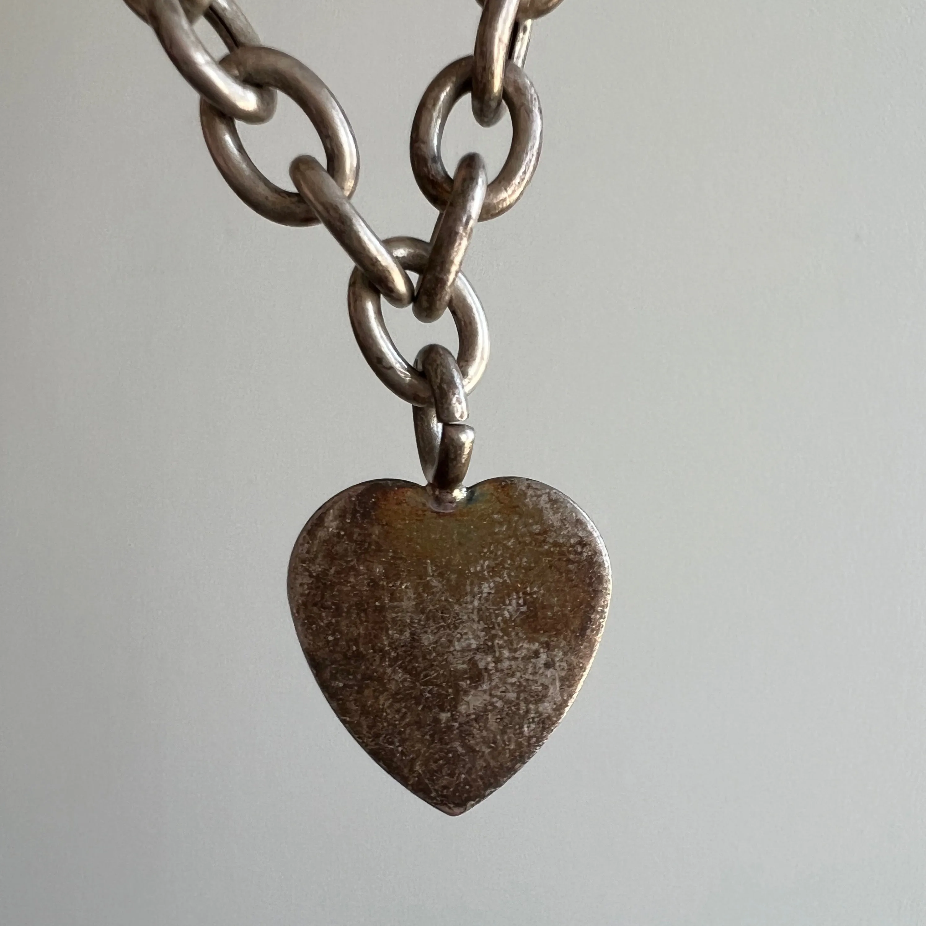 V I N T A G E // lovely ornament / sterling silver oval cable link chain with a heart pendant / 17, 26g