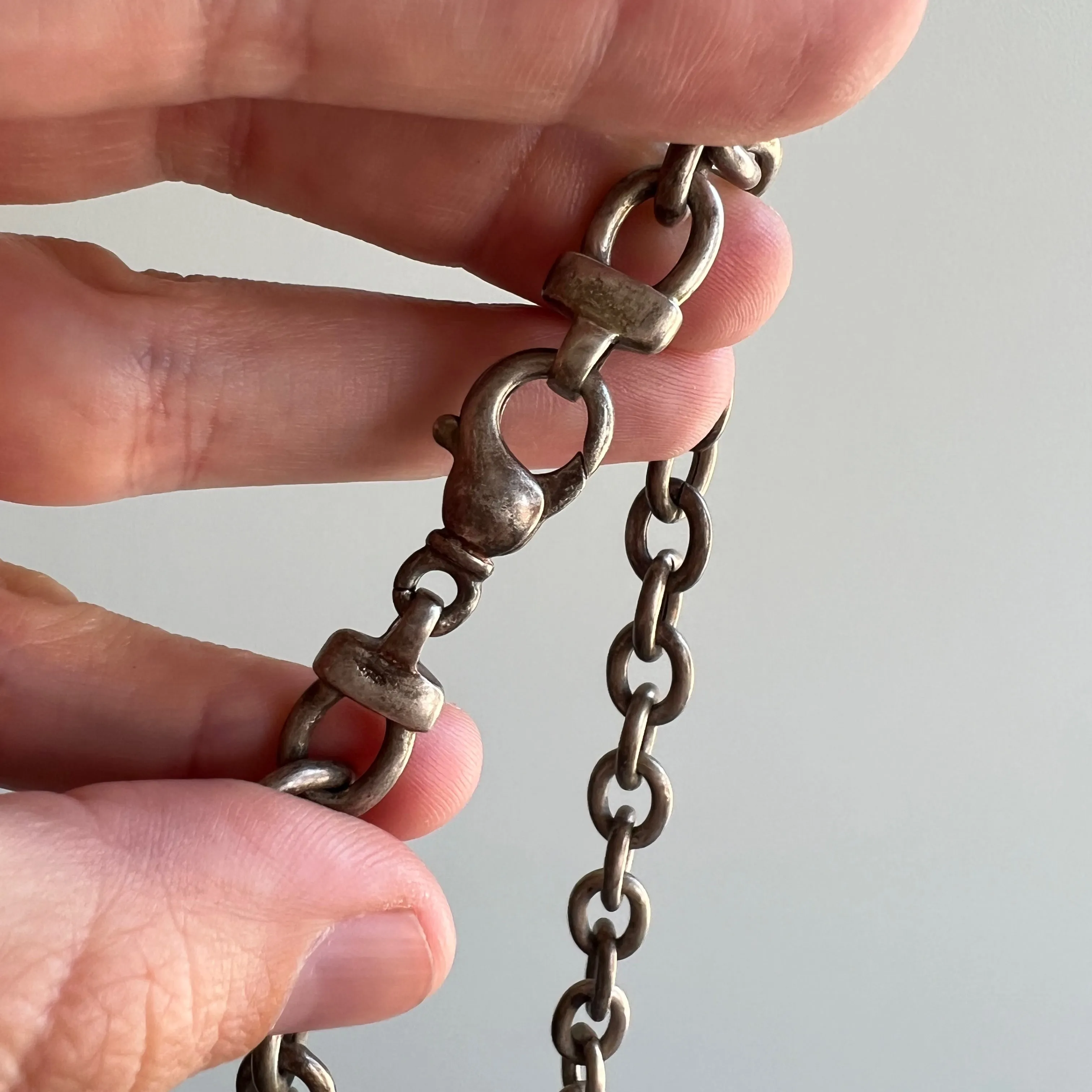 V I N T A G E // lovely ornament / sterling silver oval cable link chain with a heart pendant / 17, 26g