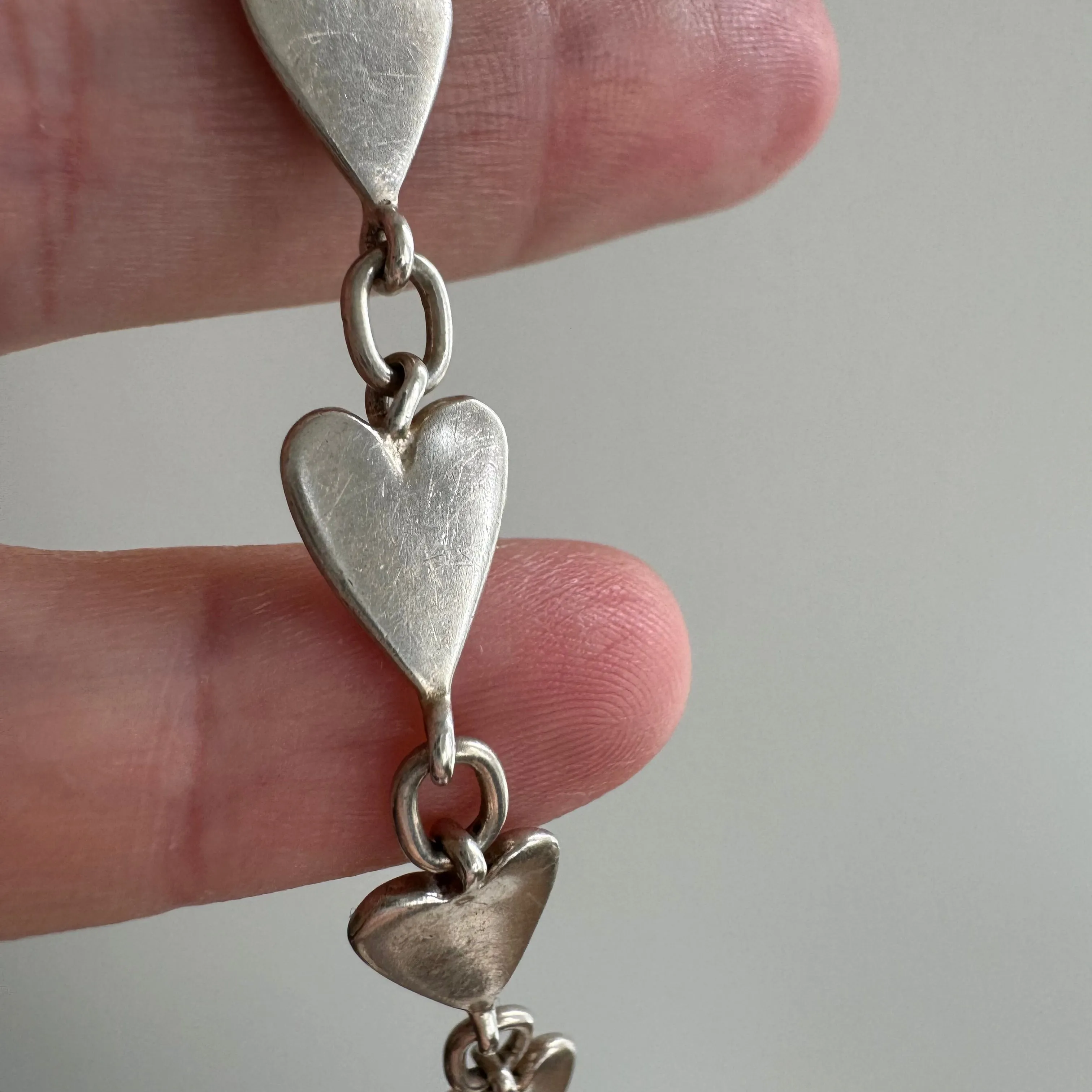 V I N T A G E // string of hearts / sterling silver heart link bracelet / 7, 9g