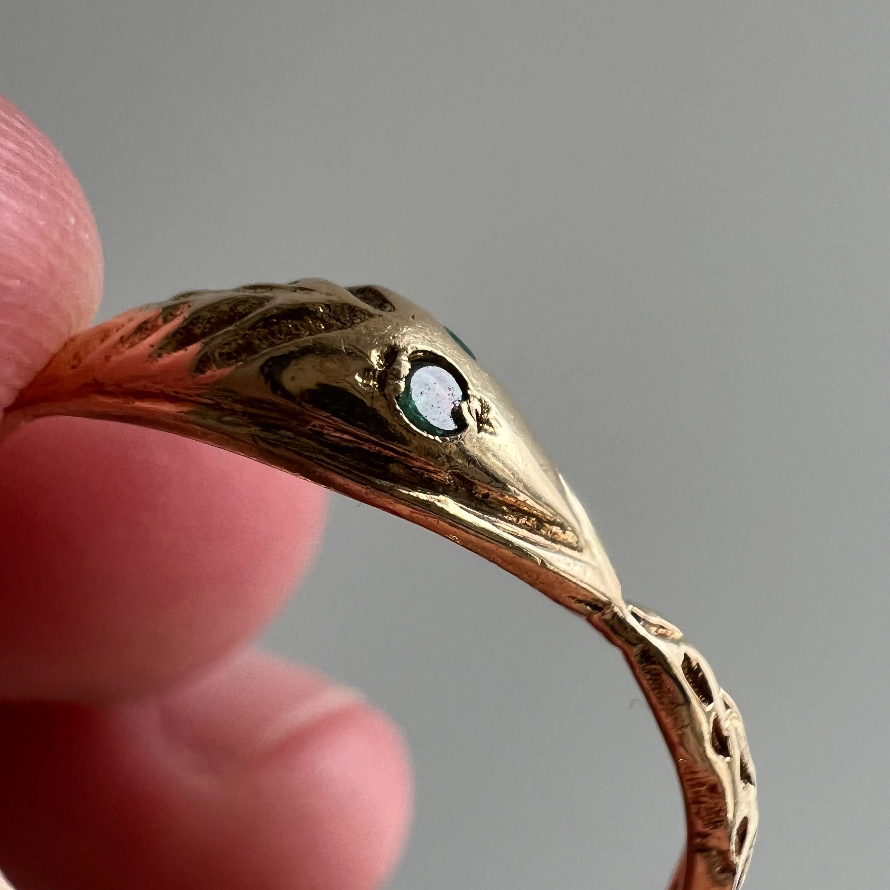 V I N T A G E // sweetest slithering / solid 18k yellow gold and emerald ouroboros snake ring / size 11.25