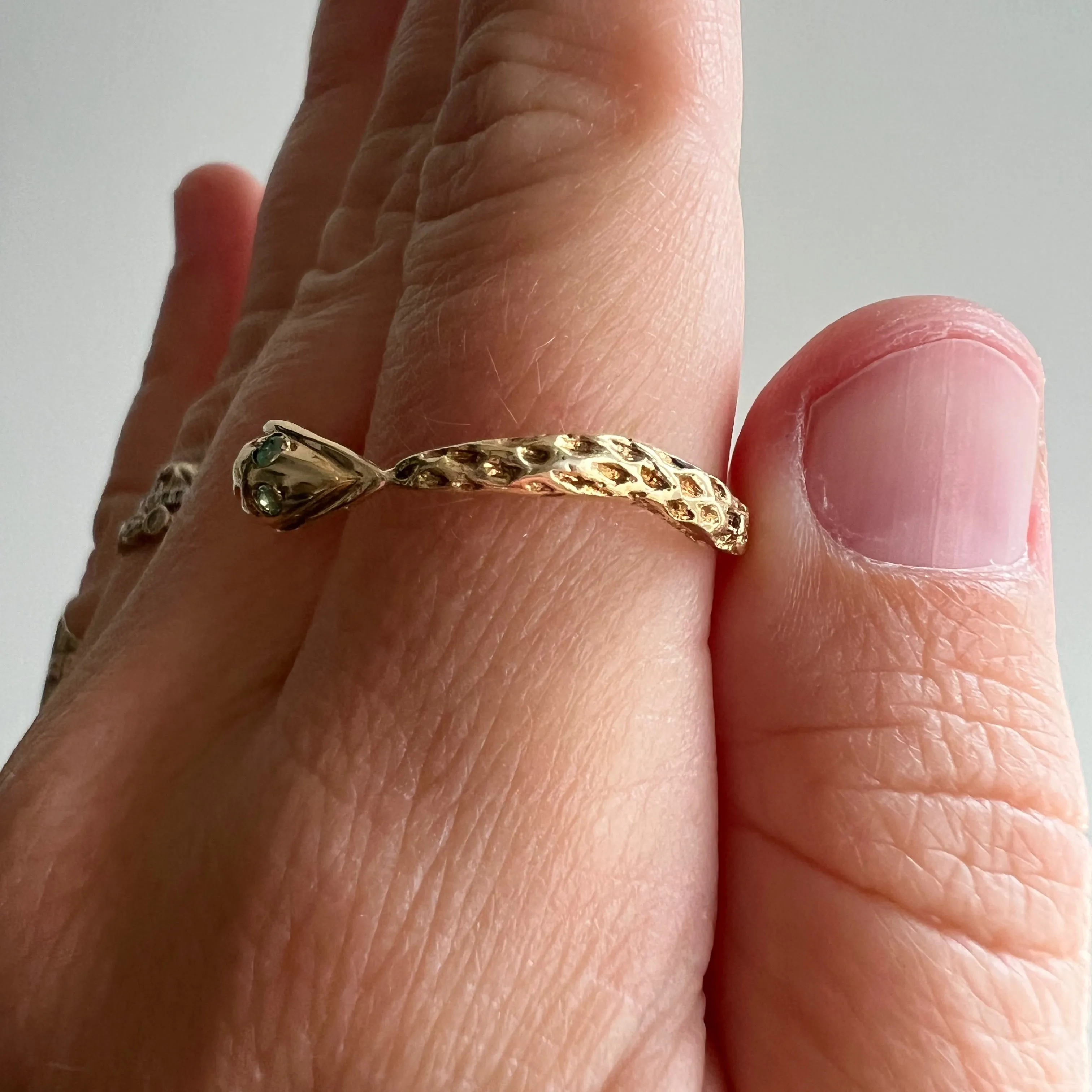 V I N T A G E // sweetest slithering / solid 18k yellow gold and emerald ouroboros snake ring / size 11.25